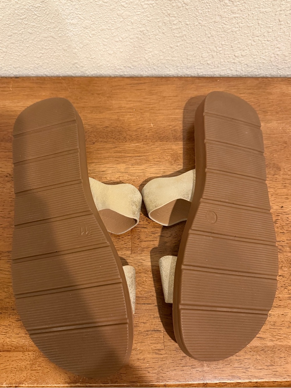 Corkys Wishy Washy Shimmering Gold Wavy Double-Strap Slide Sandals - Picture 5 of 5